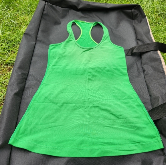 Green racerback lululemon size 6 - Picture 1 of 2